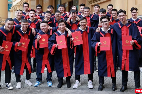 Các tân Cử nhân của Trường Đại học Phương Đông.