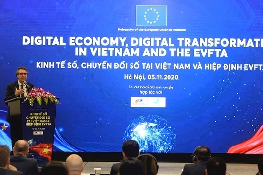 Ông Giorgio Aliberti, Đại sứ châu Âu tại Việt Nam phát biểu khai mạc Hội nghị bàn tròn Kinh tế số, chuyển đổi số tại Việt Nam và hiệp định EVFTA.