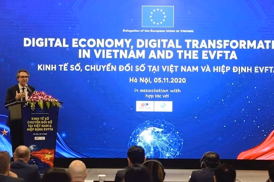 Ông Giorgio Aliberti, Đại sứ châu Âu tại Việt Nam phát biểu khai mạc Hội nghị bàn tròn Kinh tế số, chuyển đổi số tại Việt Nam và hiệp định EVFTA.