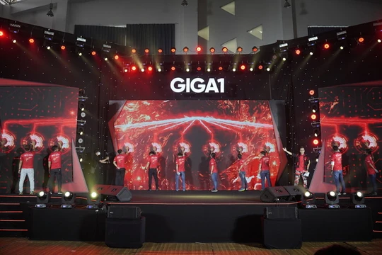 Yeah1 lộ diện 'đứa con bán lẻ 4.0' – Giga1