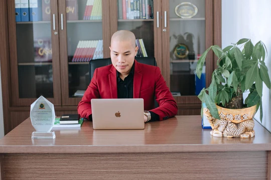 Ông Lê Hoàn - Giám đốc Apota Education, công ty điều hành ứng dụng MyAladdinz (Nguồn: FBNV)