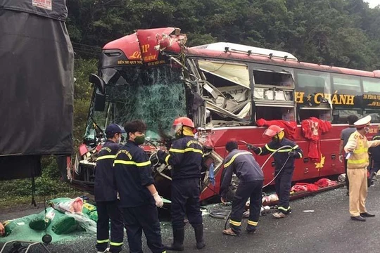 Vụ tai nạn khiến một tài xế tử vong kẹt cứng trong Cabin