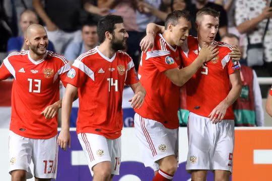 FIFA và UEFA bị tố làm trái nguyên tắc 