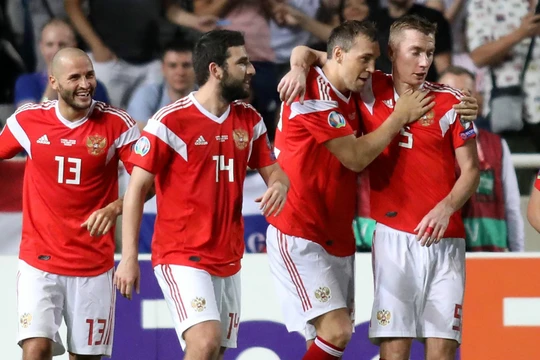 FIFA và UEFA bị tố làm trái nguyên tắc 