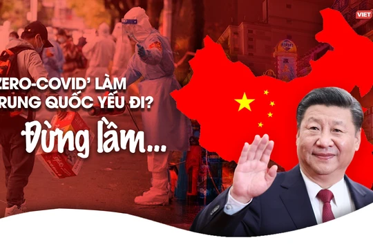 Nhân viên y tế kiểm tra COVID-19 một nhân viên cảng tại Vũ Hán trong tháng 5/2020 (Ảnh: Reuters)