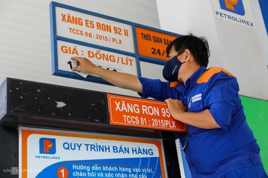 Giá xăng dầu tiếp tục tăng mạnh