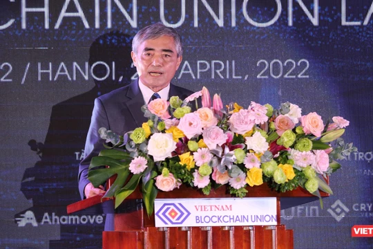 Ông Nguyễn Minh Hồng - Chủ tịch Hội truyền thông số Việt Nam phát biểu tại sự kiện ra mắt Liên minh Blockchain Việt Nam