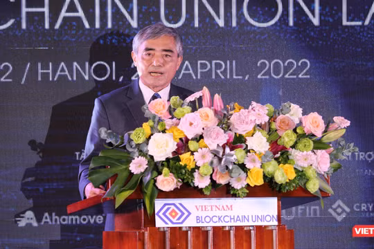 Ông Nguyễn Minh Hồng - Chủ tịch Hội truyền thông số Việt Nam phát biểu tại sự kiện ra mắt Liên minh Blockchain Việt Nam