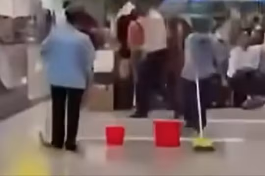 Nhà ga T3 Tân Sơn Nhất đầu tư 11.000 tỷ đồng bị dột sau mưa lớn