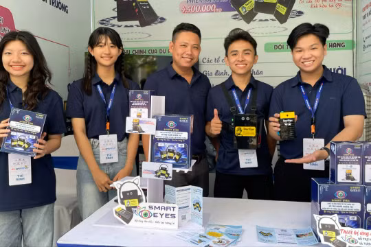  Trợ lý ảo cho người mù, hoạt động như đôi mắt do 4 học sinh chế tạo