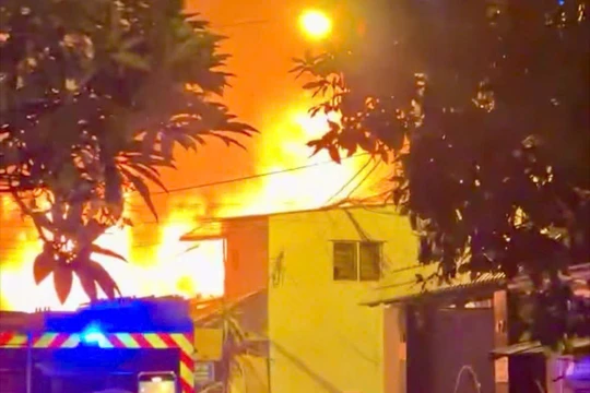 Cháy nhà lúc rạng sáng ở TP.HCM, 3 người chết