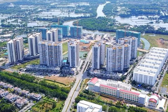 Thị trường nhà ở đang xảy ra hiện tượng dự án cao cấp ngày càng nhiều, trong khi nguồn cung nhà ở giá rẻ lại hạn chế.