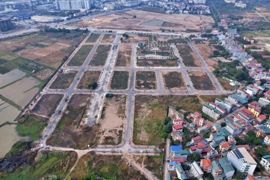 Một dự án tại Mỹ Hào (Hưng Yên) đang hoàn thiện hạ tầng trong khu. Ảnh: Lệ Chi