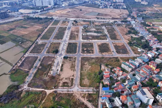 Một dự án tại Mỹ Hào (Hưng Yên) đang hoàn thiện hạ tầng trong khu. Ảnh: Lệ Chi