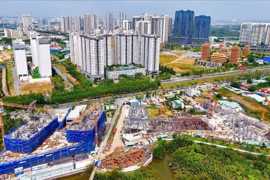 Doanh nghiệp địa ốc vẫn kêu khó với “núi” thủ tục. Ảnh minh hoạ.