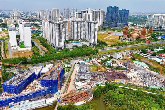 Doanh nghiệp địa ốc vẫn kêu khó với “núi” thủ tục. Ảnh minh hoạ.