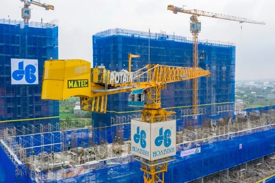 Cổ phiếu HBC vừa bị chuyển sàn, một Phó tổng giám đốc từ nhiệm sau 17 năm gắn bó