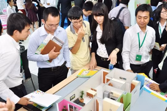 Nạn “đào tạo giả chứng chỉ, thu tiền thật” với môi giới bất động sản