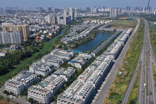 Giá nhà liền thổ TP.HCM giảm 5%, còn 380 triệu đồng/m2