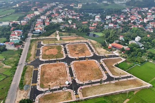 Không thể tách thửa do hệ lụy từ văn bản trái luật, người dân Hà Nội có được khởi kiện?