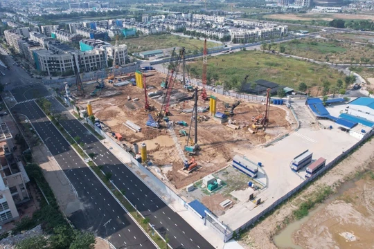 Chủ đầu tư khu đô thị Starlake Tây Hồ Tây đã chuyển nhượng khoảng 20 dự án thành phần cho các nhà đầu tư thứ cấp. Ảnh: Lệ Chi