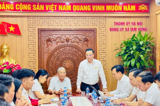 Lãnh đạo xã Tam Hưng làm việc với Tập đoàn Mường Thanh. Ảnh: Trang thông tin điện tử xã Tam Hưng