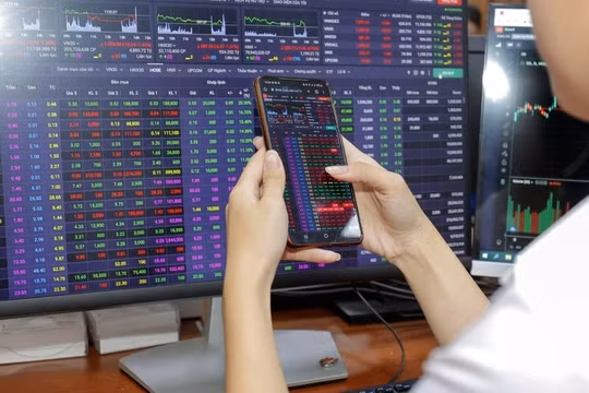 VN-Index tiến sát vùng 1.280-1.300 điểm