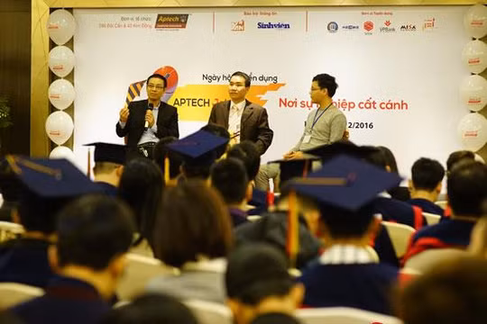 Hội thảo “Industry 4.0: Cưỡi trên sóng hay chìm trong sóng” vừa được Hệ thống đào tạo lập trình viên quốc tế Aptech tổ chức tại Hà Nội.