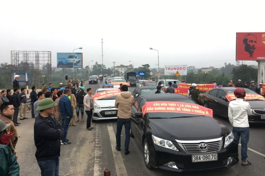 Người dân huyện Nghi Xuân chặn Trạm thu phí Bến Thủy 1 ngày 3/12