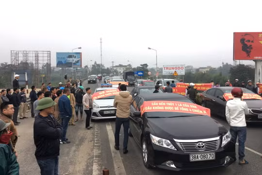 Người dân huyện Nghi Xuân chặn Trạm thu phí Bến Thủy 1 ngày 3/12