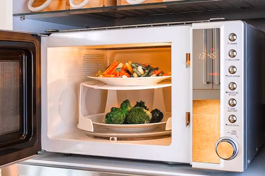 Cách làm sạch lò vi sóng cực nhanh
