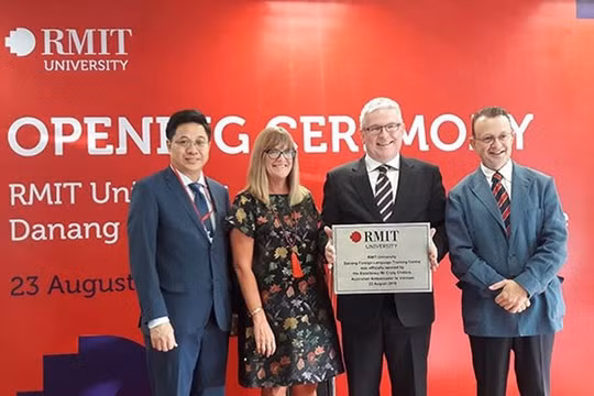Lễ ra mắt Trung tâm ngoại ngữ tại Đà Nẵng của Đại học RMIT.