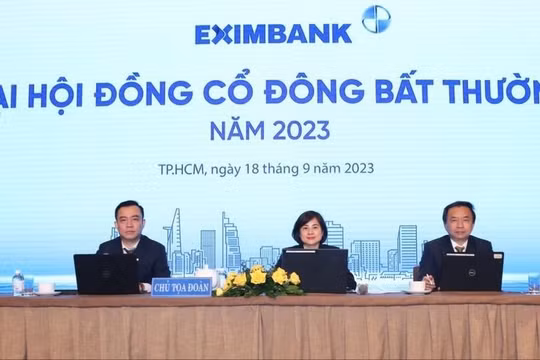 Ông Trần Tấn Lộc (trái) và ông Nguyễn Cảnh Anh - hai tân thành viên HĐQT Eximbank