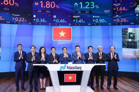 Thủ tướng Phạm Minh Chính rung chuông mở cửa phiên giao dịch ngày 22/9 của sàn chứng khoán Nasdaq (Ảnh: VGP)