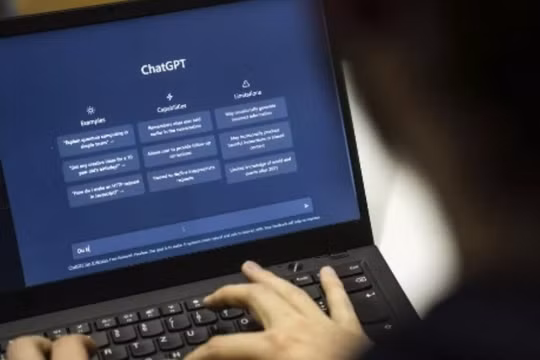 ChatGPT khơi dậy cuộc đua AI của những gã khổng lồ công nghệ như thế... (Ảnh: AP)