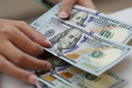 Tỷ giá trung tâm USD/VND lần đầu vượt 24.000 đồng