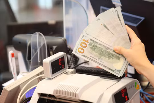 Tỷ giá hạ nhiệt, rời mốc 24.000 đồng/USD