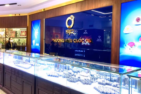 SJC: Doanh thu lần đầu vượt 27.000 tỉ đồng kể từ năm 2013, lãi chưa tới 100 tỉ đồng