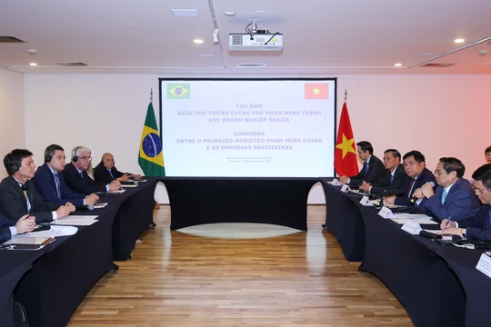 Toàn cảnh cuộc tọa đàm giữa Thủ tướng Phạm Minh Chính với doanh nghiệp Brazil (Ảnh: VGP)
