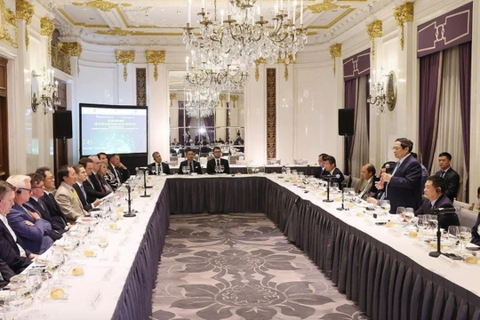 Thủ tướng Phạm Minh Chính phát biểu tại buổi làm việc với các tập đoàn, quỹ đầu tư lớn của Mỹ tối ngày 21/9 (Ảnh: VGP)