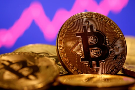 Giá bitcoin tăng vọt sau phán quyết của một toà án Mỹ (Ảnh: Reuters)