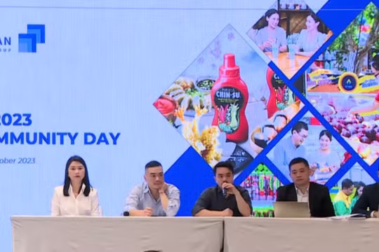 CEO Masan Group Danny Le (giữa) chia sẻ với nhà đầu tư (Ảnh chụp màn hình)