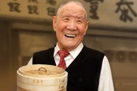 Ông Yang Bing-Yi - nhà sáng lập chuỗi nhà hàng dimsum Din Tai Fung (Ảnh: Din Tai Fung)