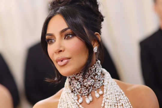 Kim Kardashian tạo dựng thương hiệu tỉ đô chỉ từ một nhu cầu cá nhân (Ảnh: CNBC)