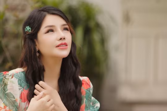 'Mỹ nhân bolero' Tô Ngọc Hà sâu lắng với MV ‘Kẹp tóc màu xanh’