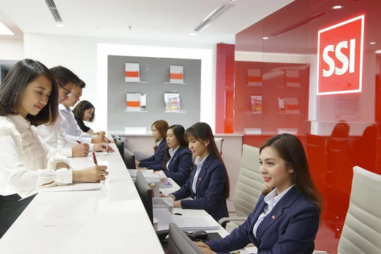 SSI chốt tăng vốn lên 19.600 tỉ đồng, giảm 5.900 cổ đông sau 8 tháng
