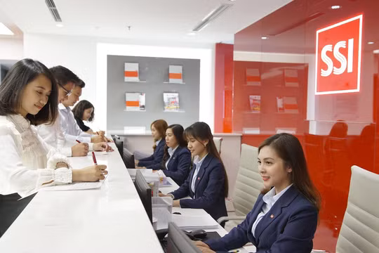SSI chốt tăng vốn lên 19.600 tỉ đồng, giảm 5.900 cổ đông sau 8 tháng