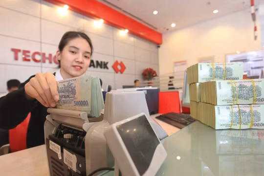 Phó tổng giám đốc Techcombank bán ra 600.000 cổ phiếu TCB 