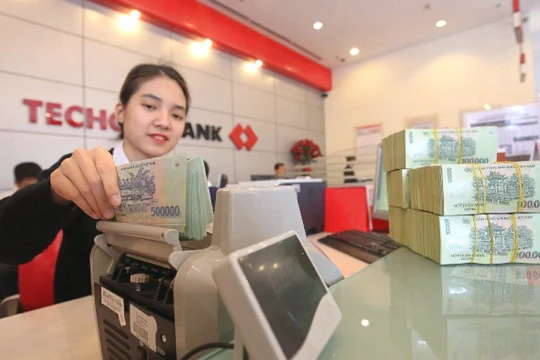 Phó tổng giám đốc Techcombank bán ra 600.000 cổ phiếu TCB 