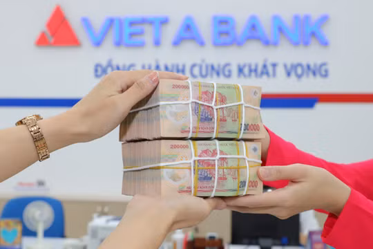 Em dâu tổng giám đốc Việt Phương Group bán ra 4,8 triệu cổ phiếu VietABank.